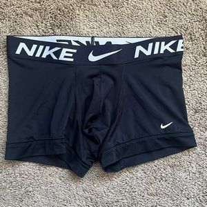 Nike Men’s Dri-FIT Essential Micro Trunk Boxer Brief - Small